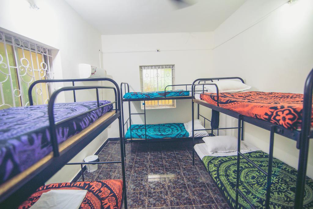 Anjuna By Roadhouse Hostels Goa Кровати хостела фото